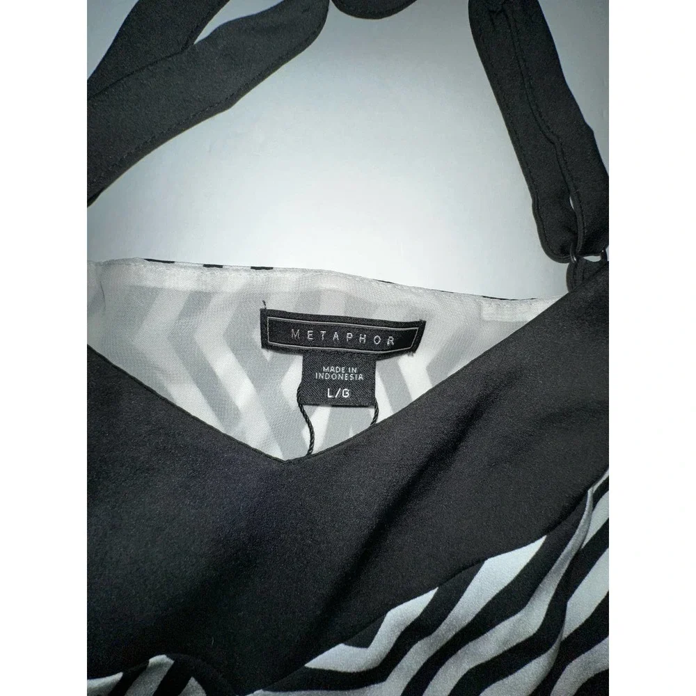 Metaphor Black and White Graphic‎ Flowy Camisole Top Size L - Picture 3 of 4